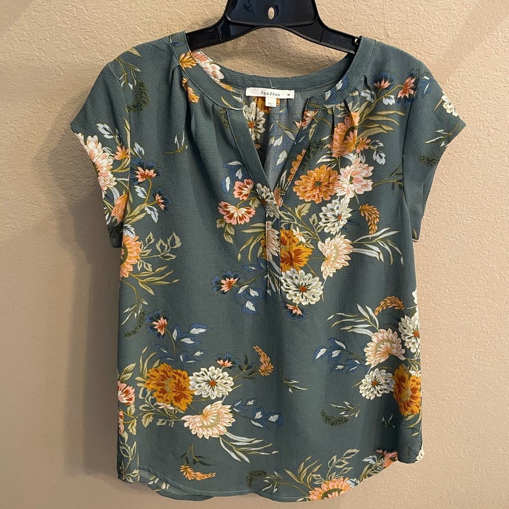 Stitch Fix light weight short sleeve top, medium